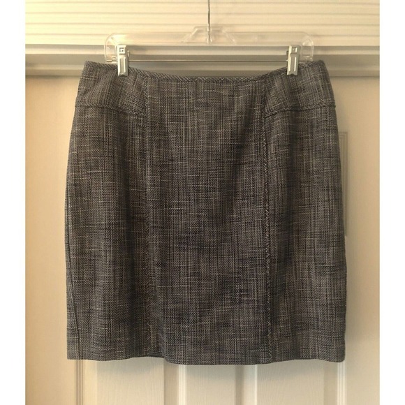 Banana Republic Dresses & Skirts - Banana Republic tweed pencil skirt women’s sz 12 back zip split back blue white